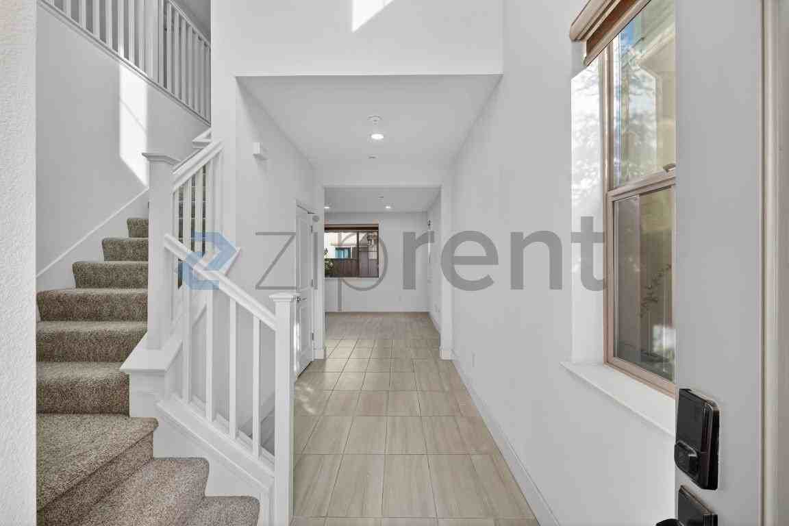 665 N Amarone Dr - Photo 5 of 35