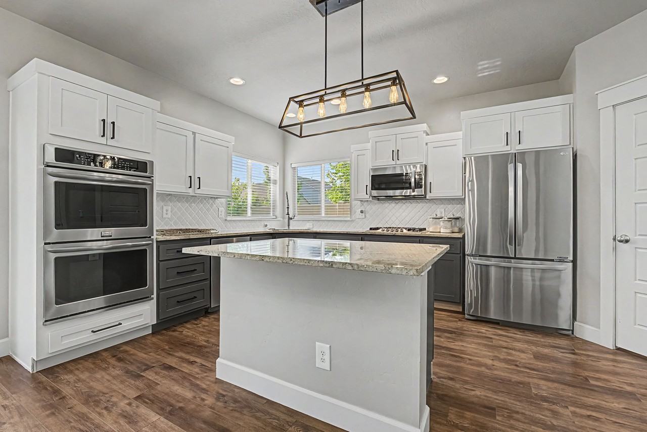 5140 N Elmstone Ave #1 - Photo 3 of 33