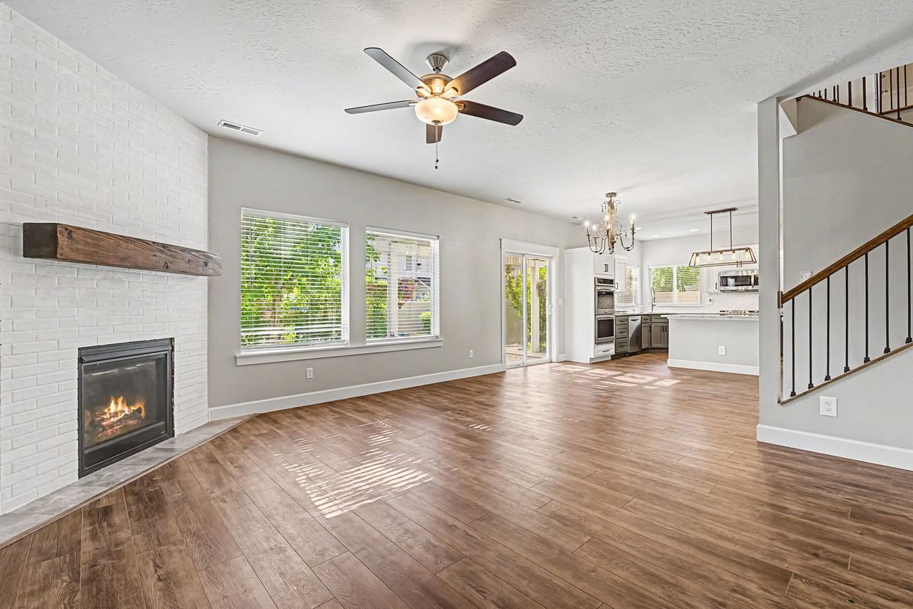 5140 N Elmstone Ave #1 - Photo 4 of 33