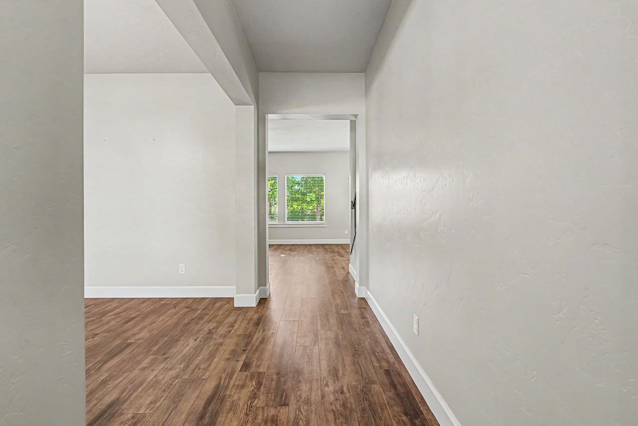 5140 N Elmstone Ave #1 - Photo 5 of 33