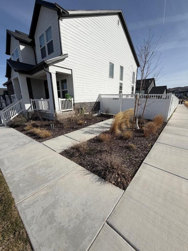 4389 W Pillars Ridge Ln - Photo 2 of 20