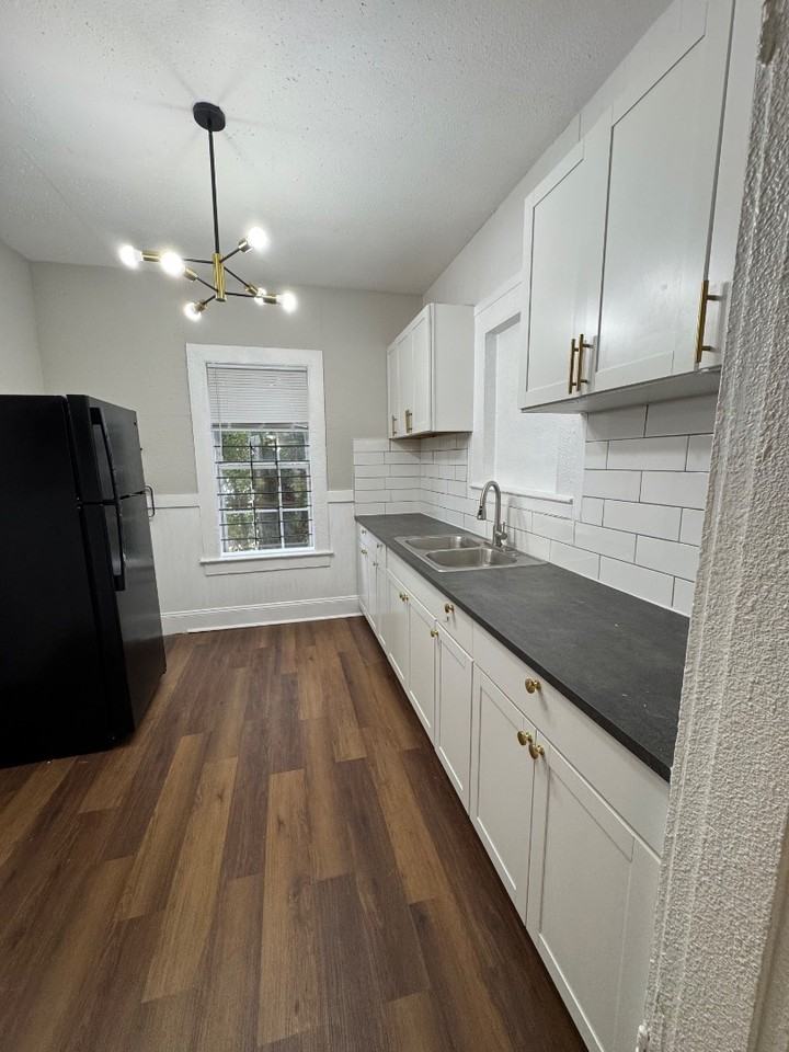 1459 W 23rd St - Photo 7 of 20