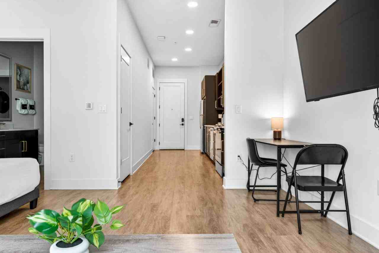 1116 Gramercy Ln #1316303P - Photo 3 of 50