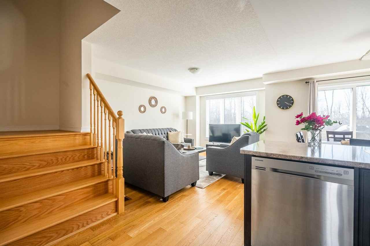 104 104 Esther Crescent #1345812P - Photo 6 of 31