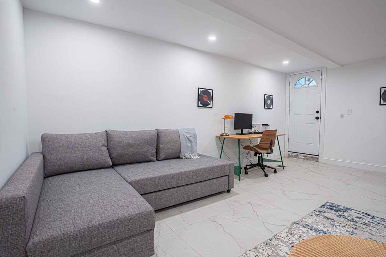 48 Somers St #1359075P - Photo 4 of 34