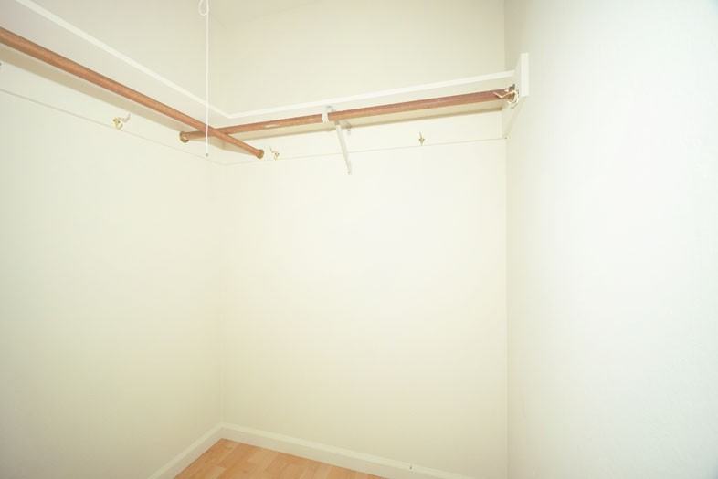 562 Kendall Ave #04 - Photo 7 of 8