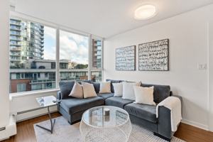 featured image of 633 Abbott St