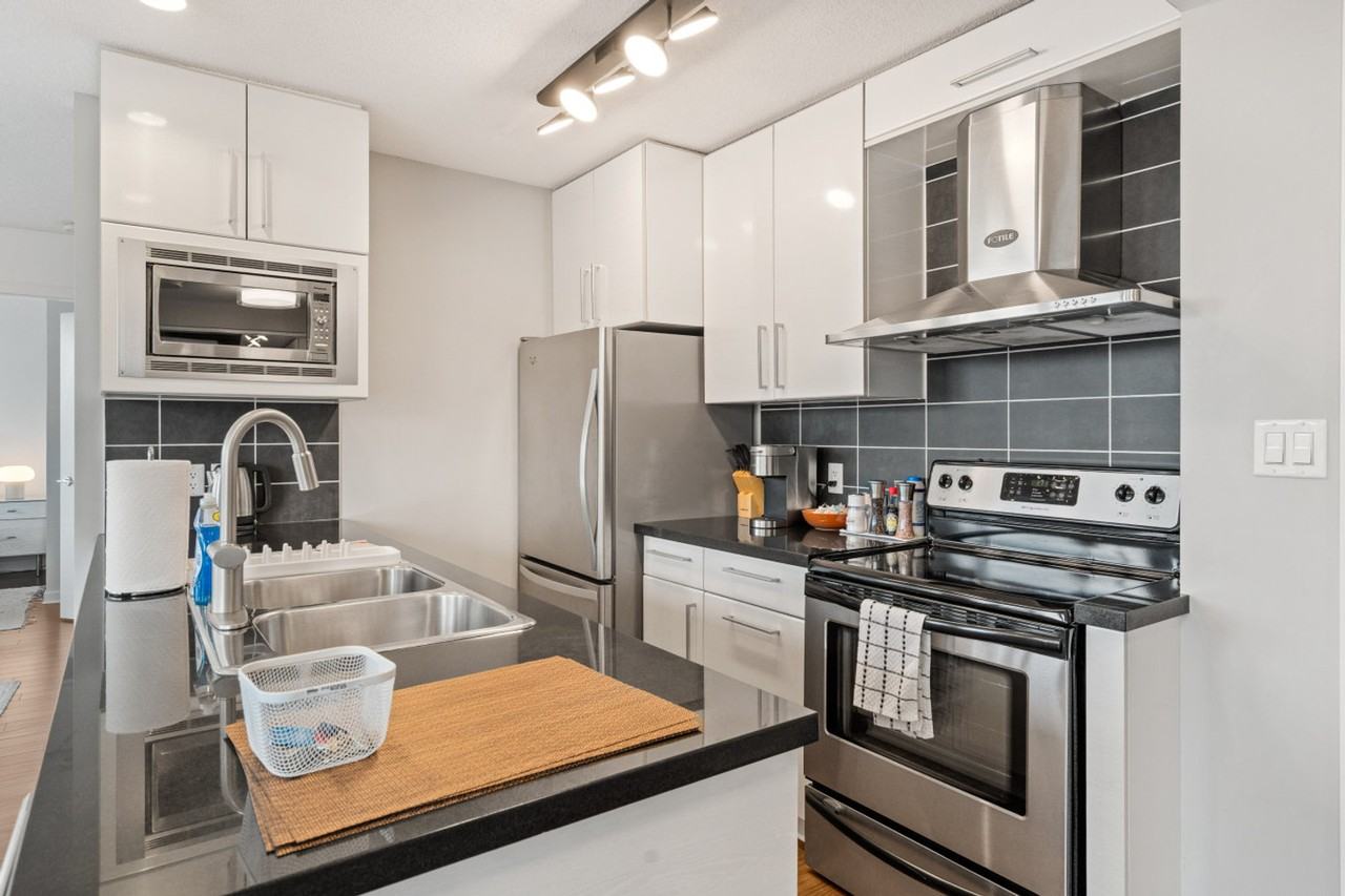 633 Abbott St #1516259P - Photo 3 of 24