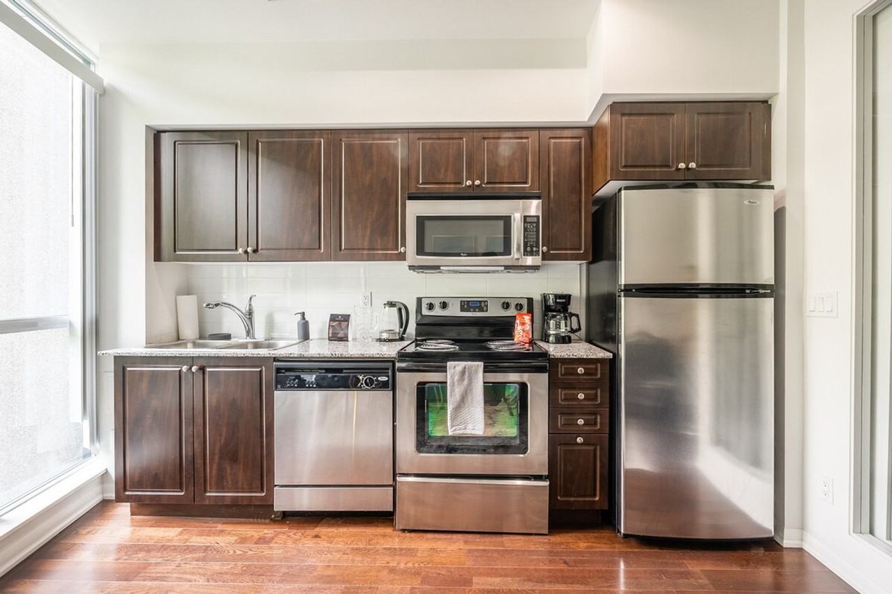 3898 Lake Shore Blvd W #1531293P - Photo 3 of 4