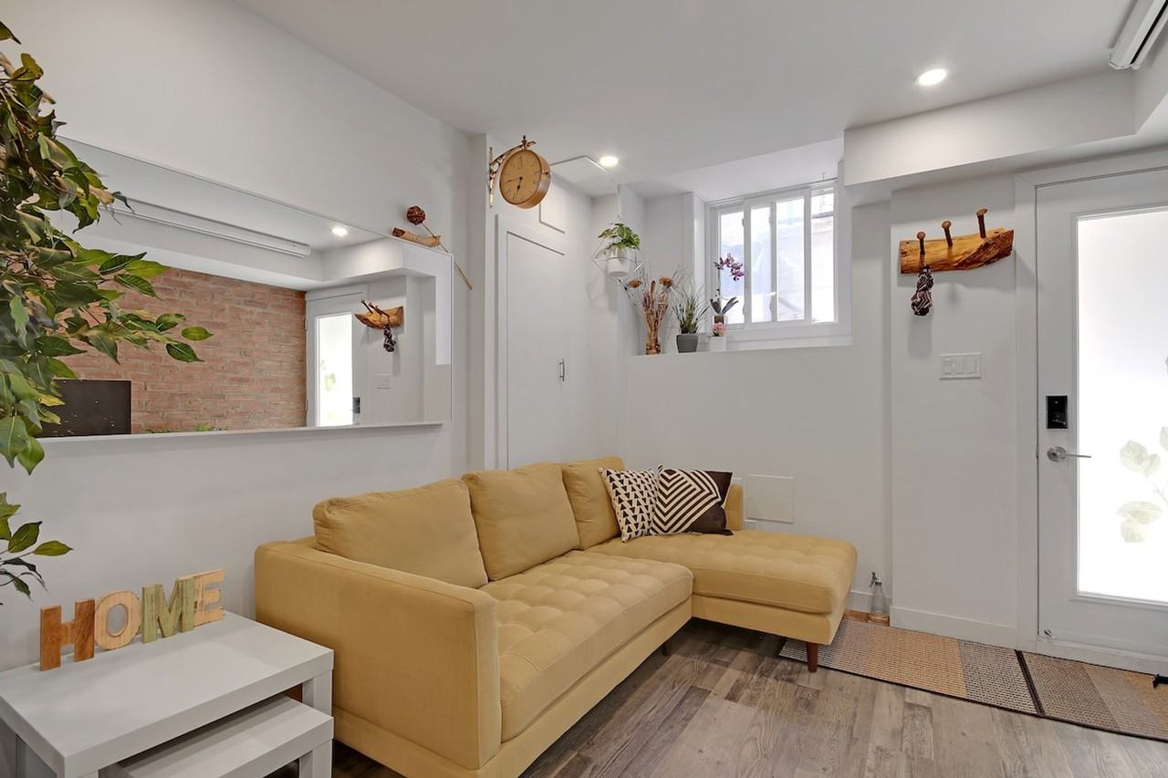 512 Bathurst St #1531111P - Photo 2 of 14