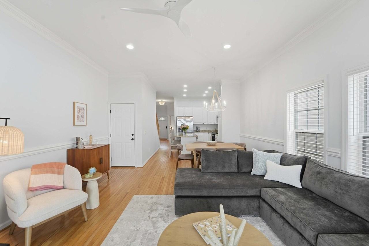 118 W 2nd St #1542246P - Photo 7 of 50