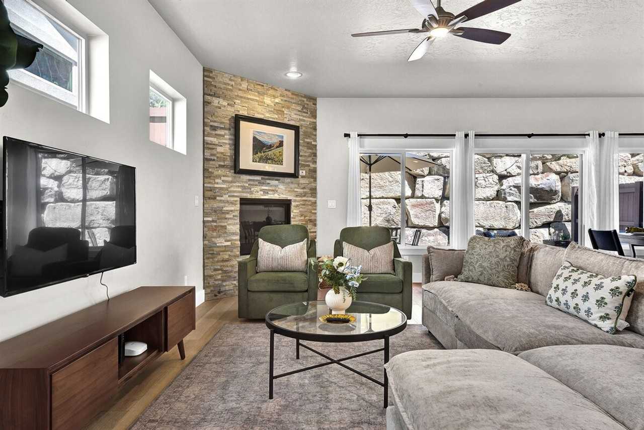 2256 W Hill Terrace Ln #1547114P - Photo 3 of 39
