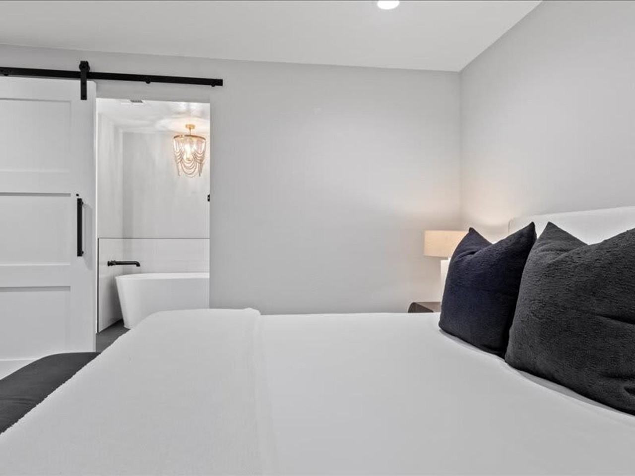 6001 E Corrine Dr #1558609P - Photo 6 of 45