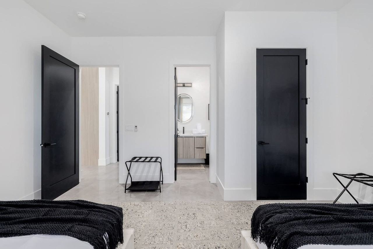 7633 E 3rd St #1558668P - Photo 5 of 36
