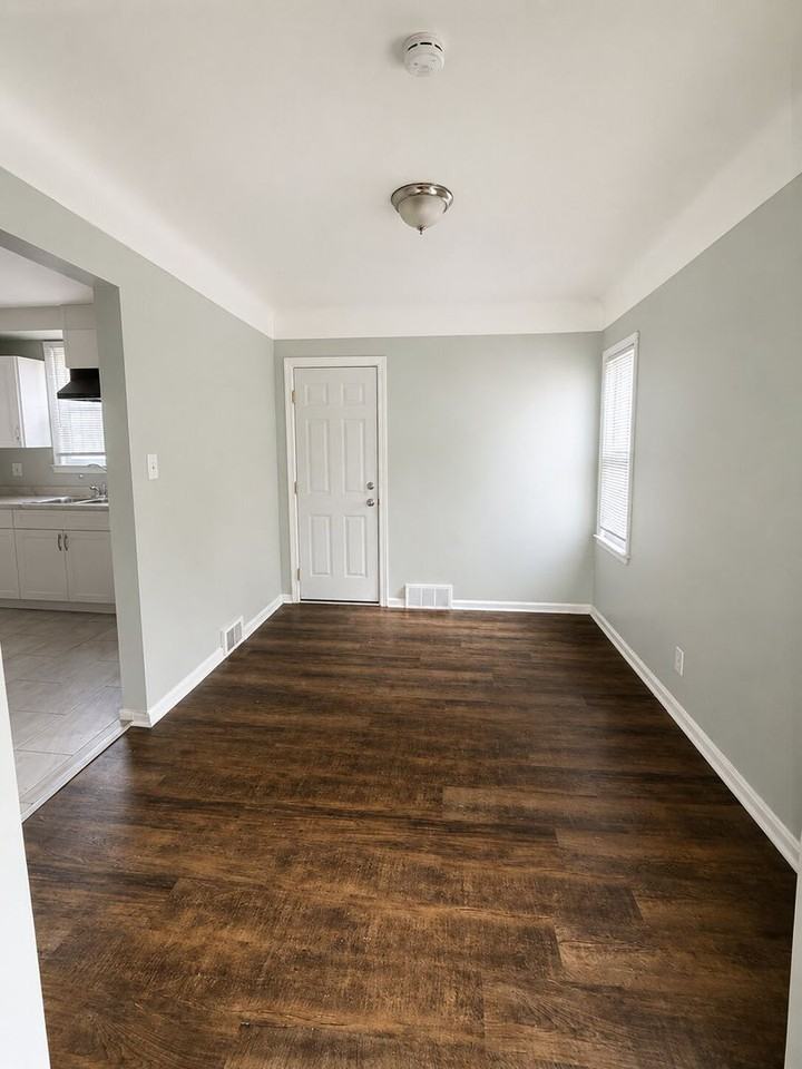 13693 Edmore Dr - Photo 3 of 8