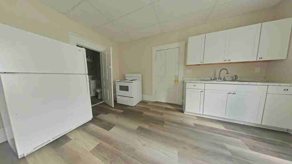 1715 S Main St - Photo 3 of 8