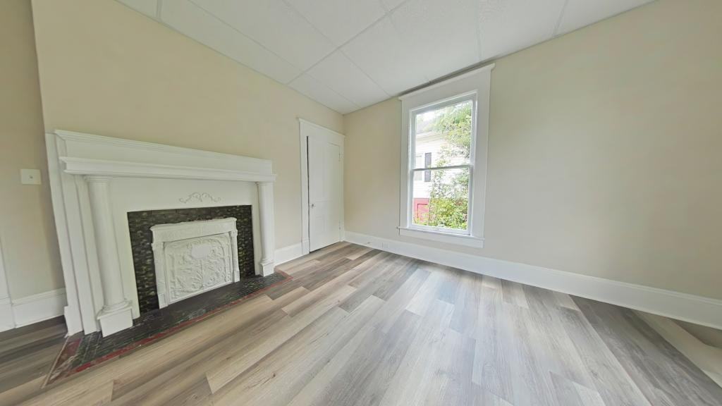 1715 S Main St - Photo 4 of 8
