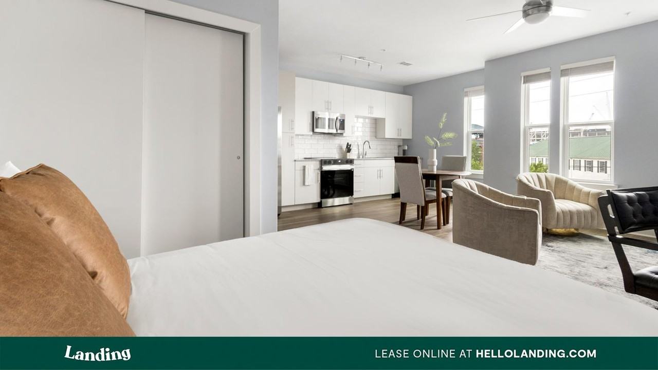 960 East Adams Street - Photo 4 of 50
