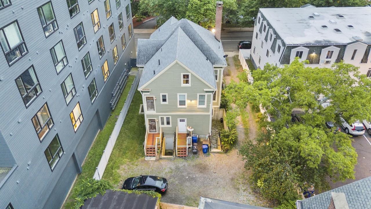 1255 Chapel St - Photo 7 of 36