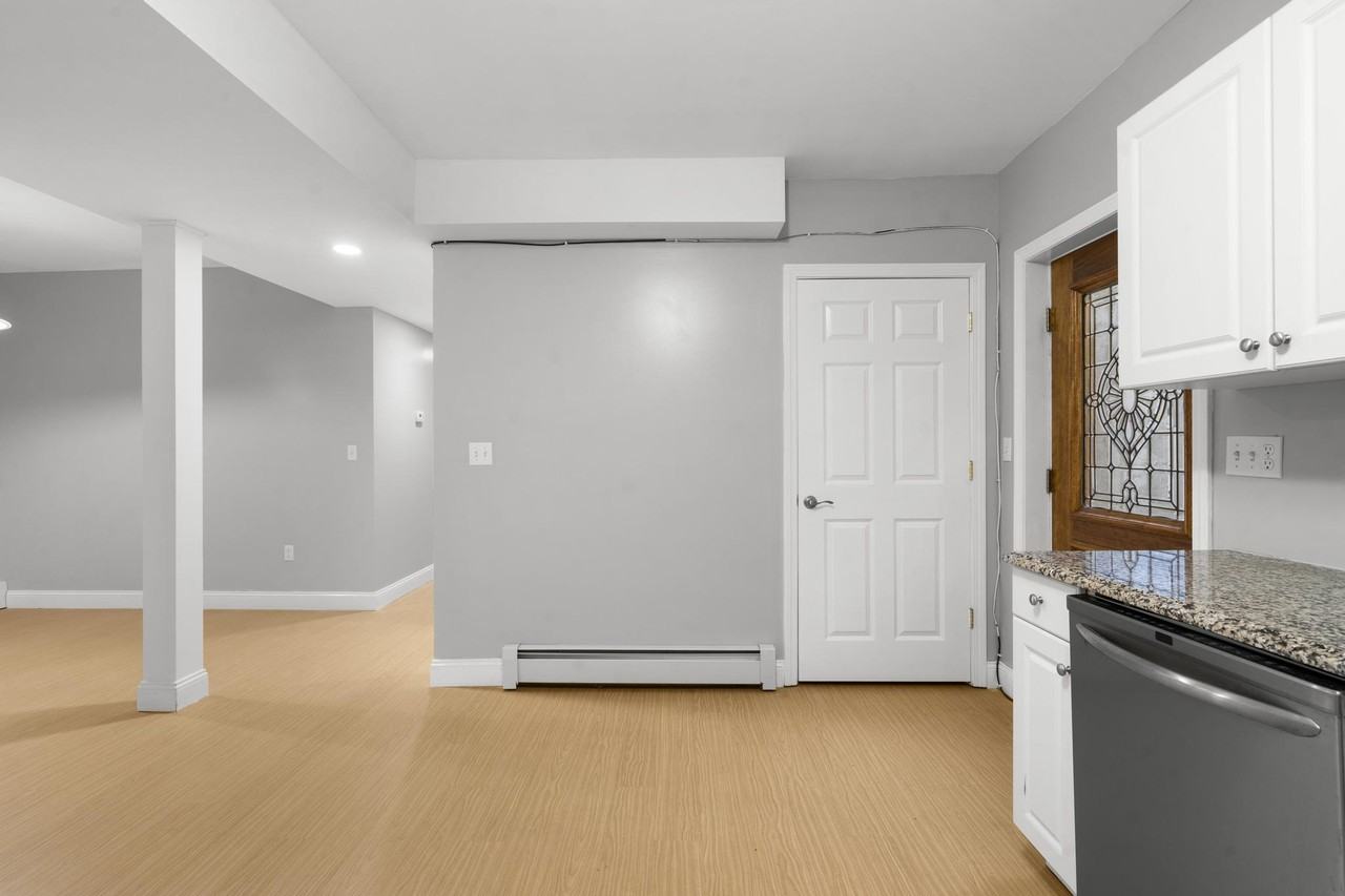 1255 Chapel St - Photo 5 of 36