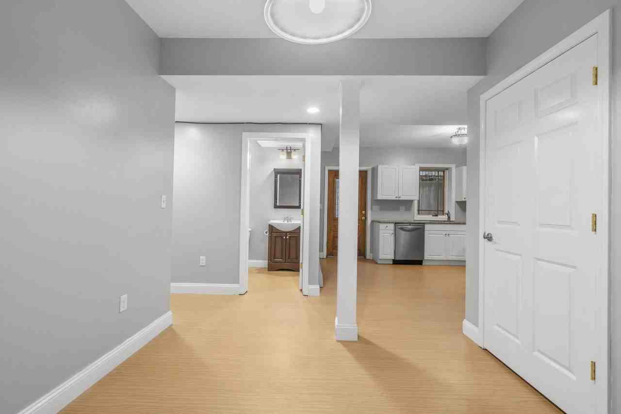 1255 Chapel St - Photo 3 of 36