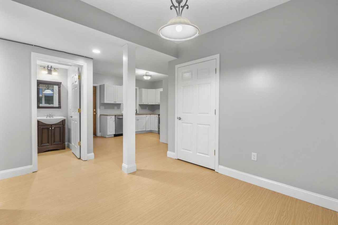 1255 Chapel St - Photo 6 of 36