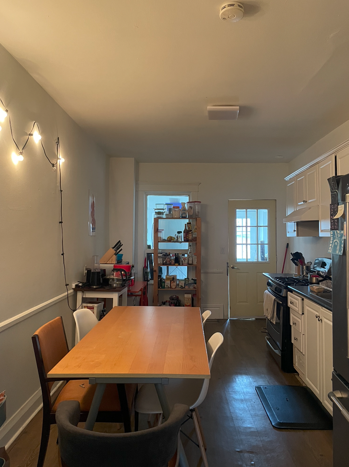 1142 Dufferin Street - Photo 4 of 7