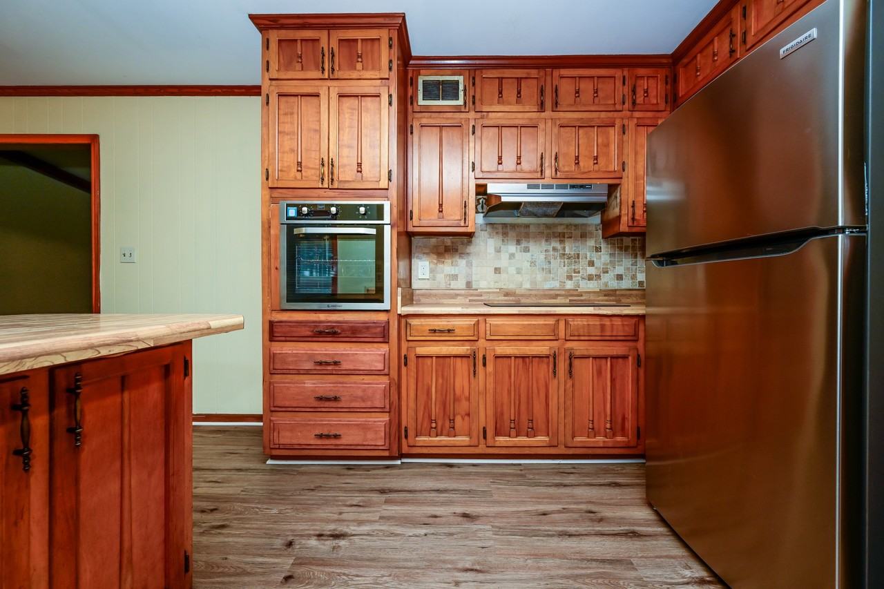 2595 Emerald Dr - Photo 4 of 12
