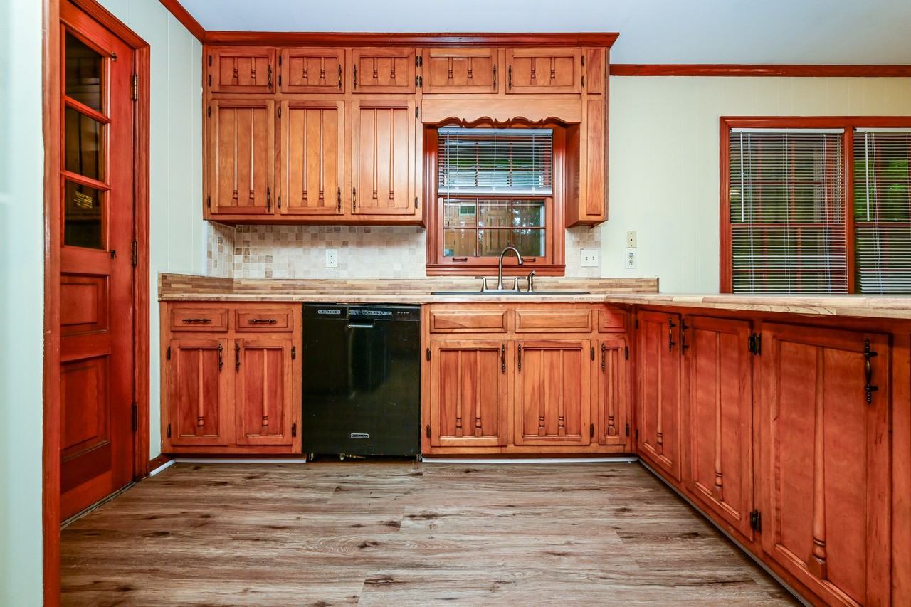2595 Emerald Dr - Photo 5 of 12