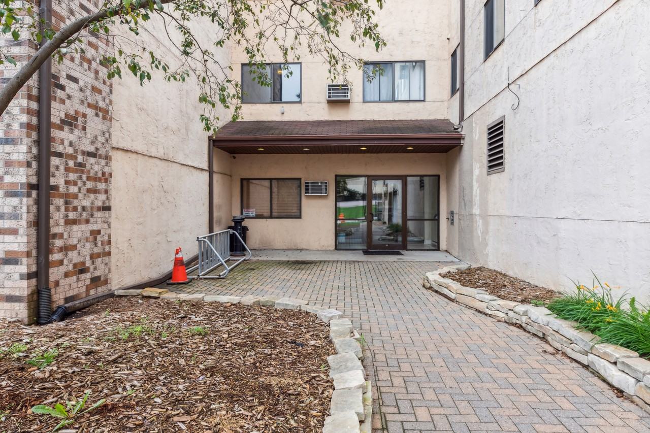 221 Grand Ave W #1 - Photo 7 of 11