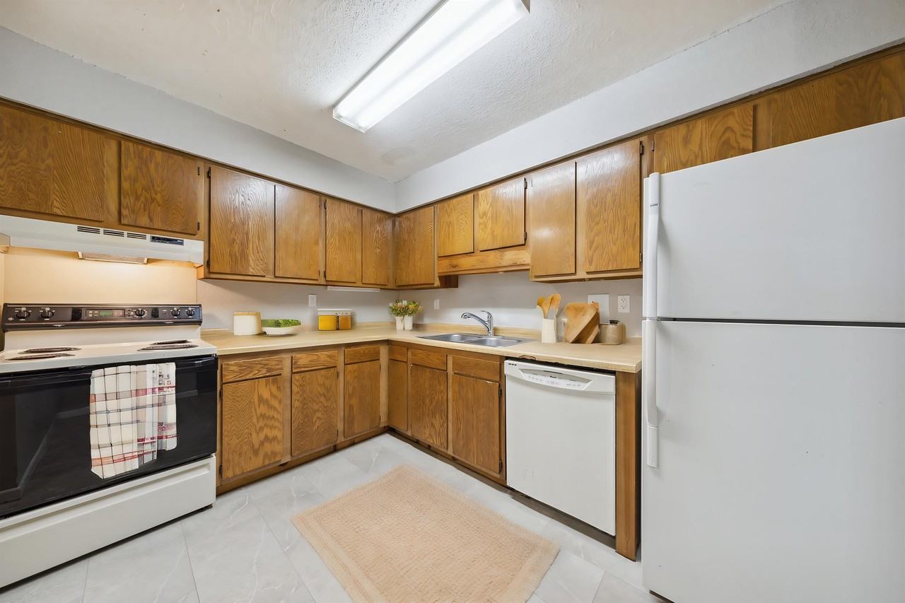 221 Grand Ave W #1 - Photo 6 of 11