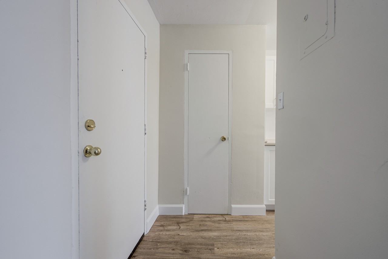Queenston Apartments - Photo 7 of 25