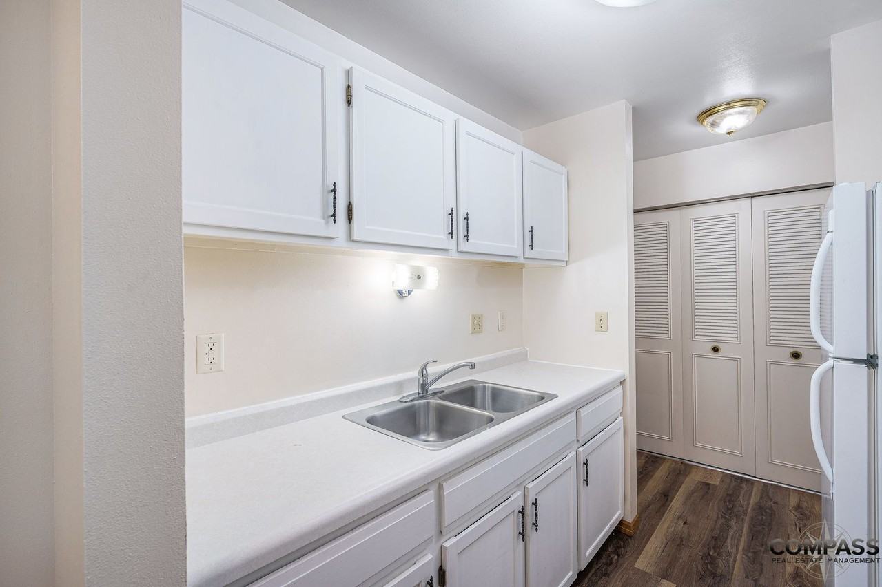 Half Moon Lake Apartments - Photo 4 of 50