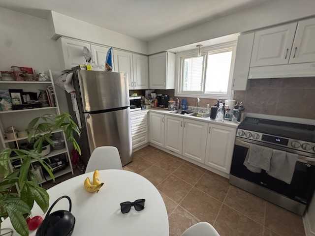 376 Melanie Ave - Photo 2 of 15