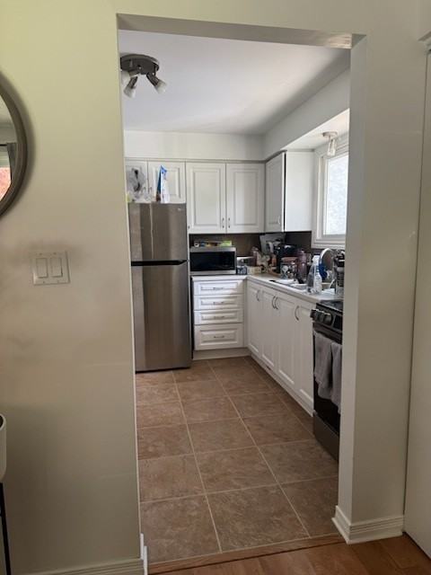 376 Melanie Ave - Photo 3 of 15