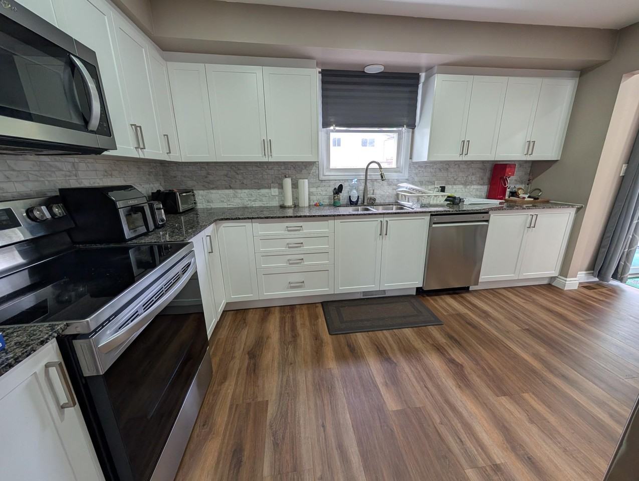 697 Collins Bay Rd - Photo 3 of 23