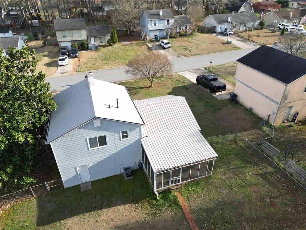 2995 Meadow Wood Ct - Photo 2 of 12