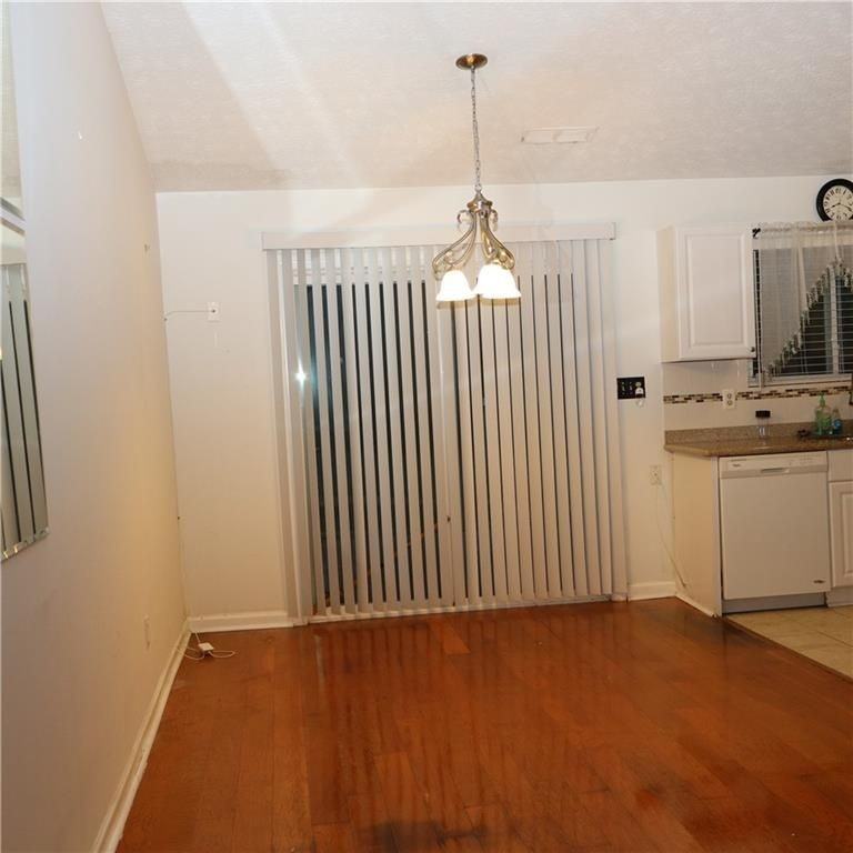 2995 Meadow Wood Ct - Photo 3 of 12