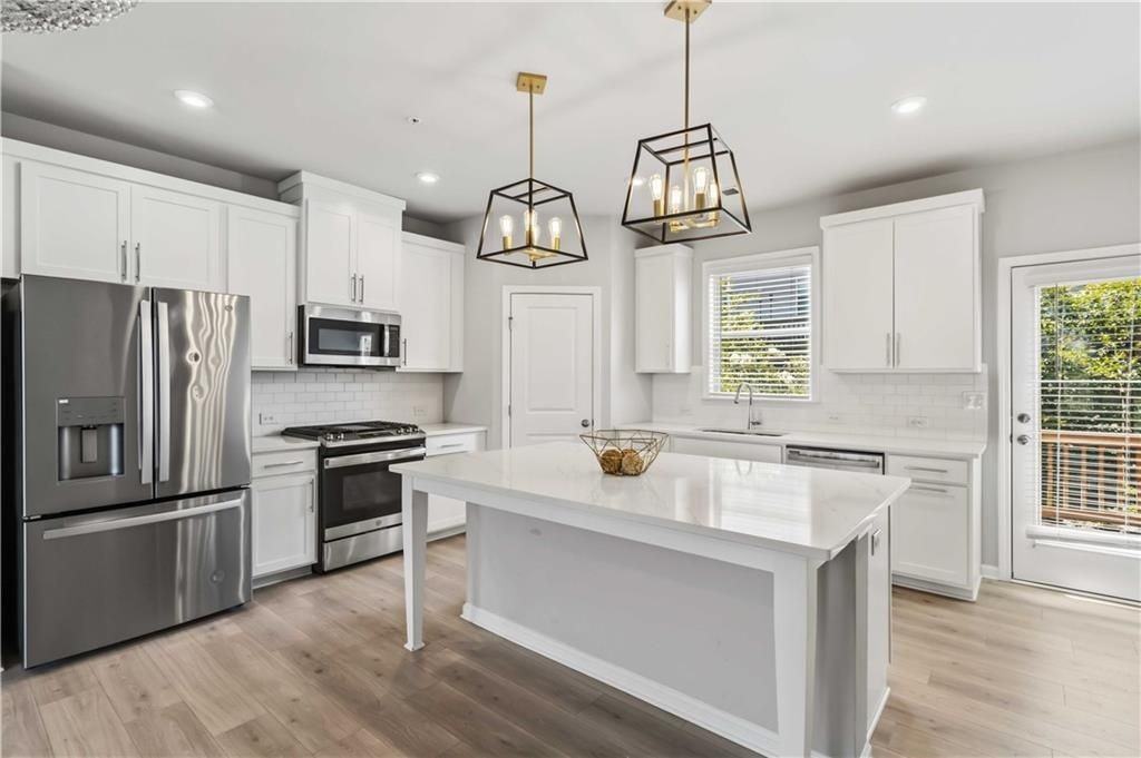 6504 Brooklake Ct - Photo 3 of 24