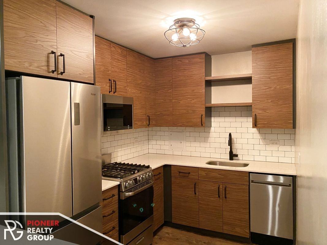 512 W Wrightwood Ave