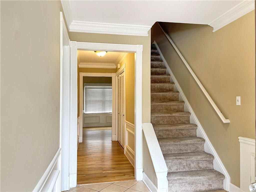 1043 Oaks Pkwy Se - Photo 3 of 22