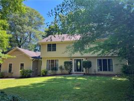 featured image of 370 Woodstone Dr