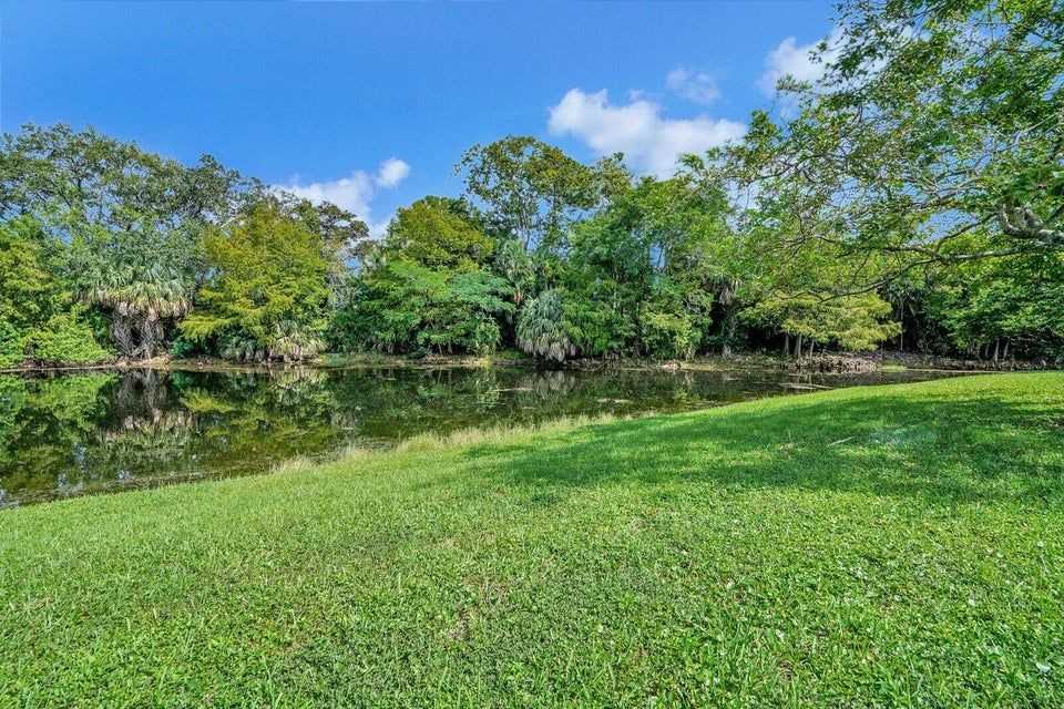 1022 Island Manor Dr - Photo 3 of 8
