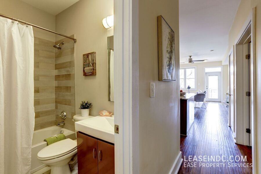 245 15th St Se #201 - Photo 4 of 21