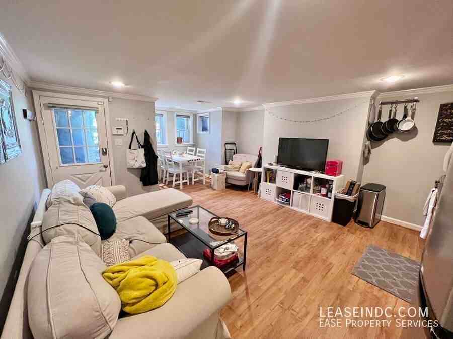1203 New Jersey Ave Nw #B - Photo 2 of 14