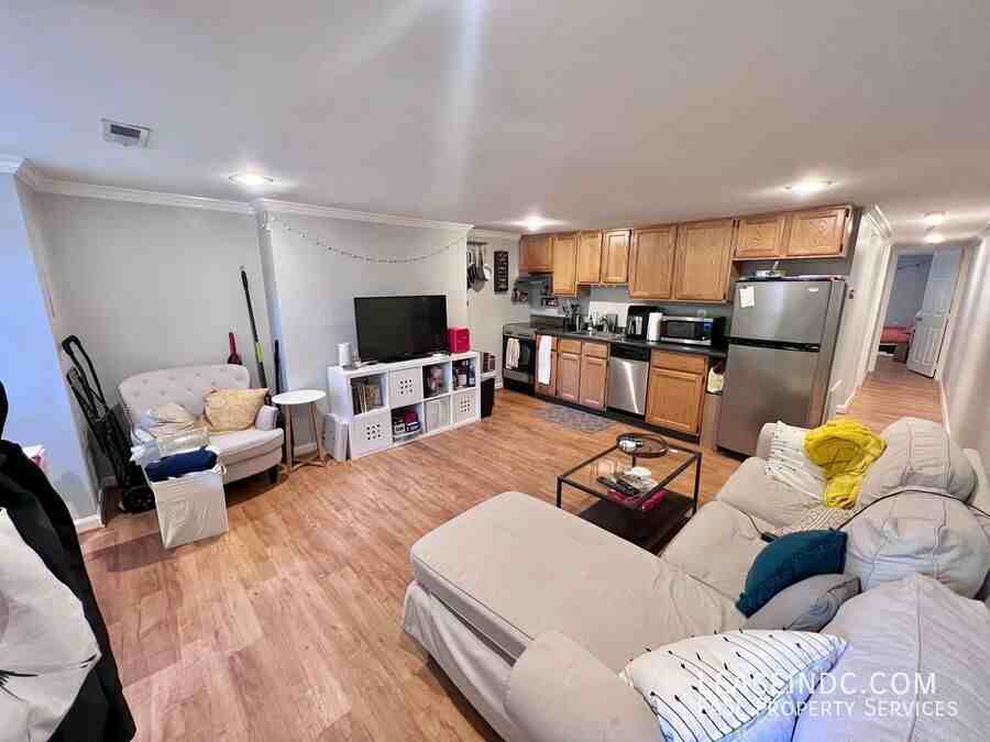 1203 New Jersey Ave Nw #B - Photo 3 of 14