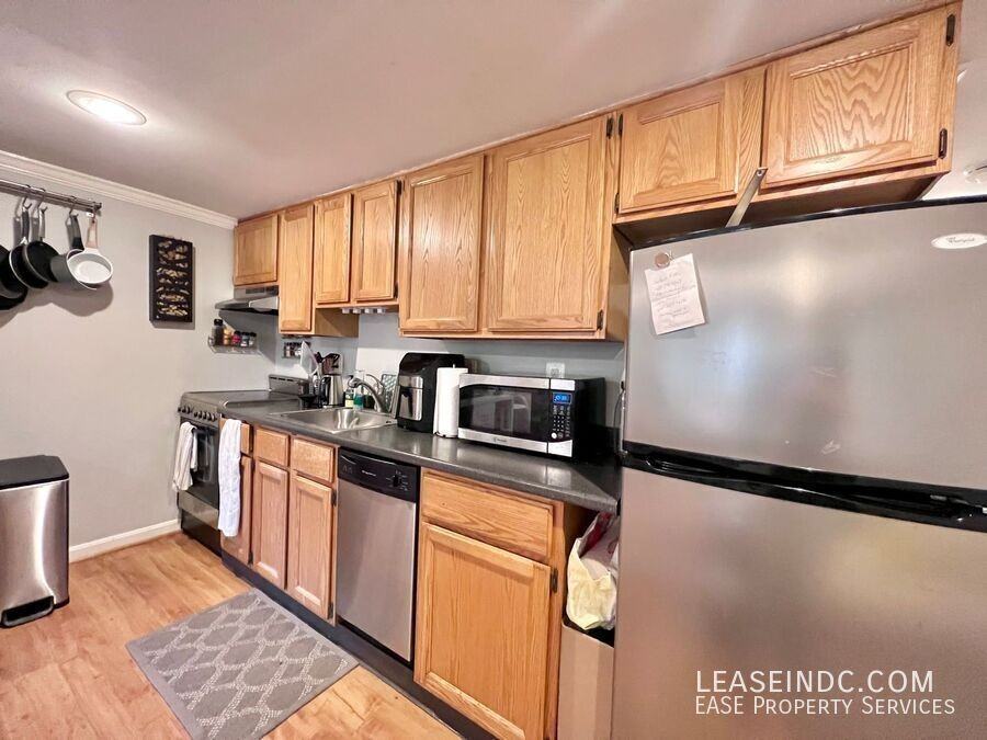 1203 New Jersey Ave Nw #B - Photo 7 of 14