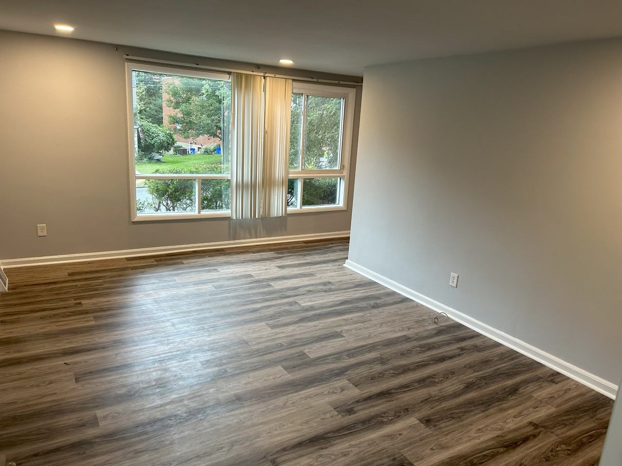 143 W Maryland Ave - Photo 2 of 11