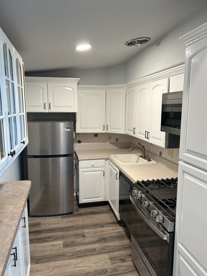 143 W Maryland Ave - Photo 3 of 11