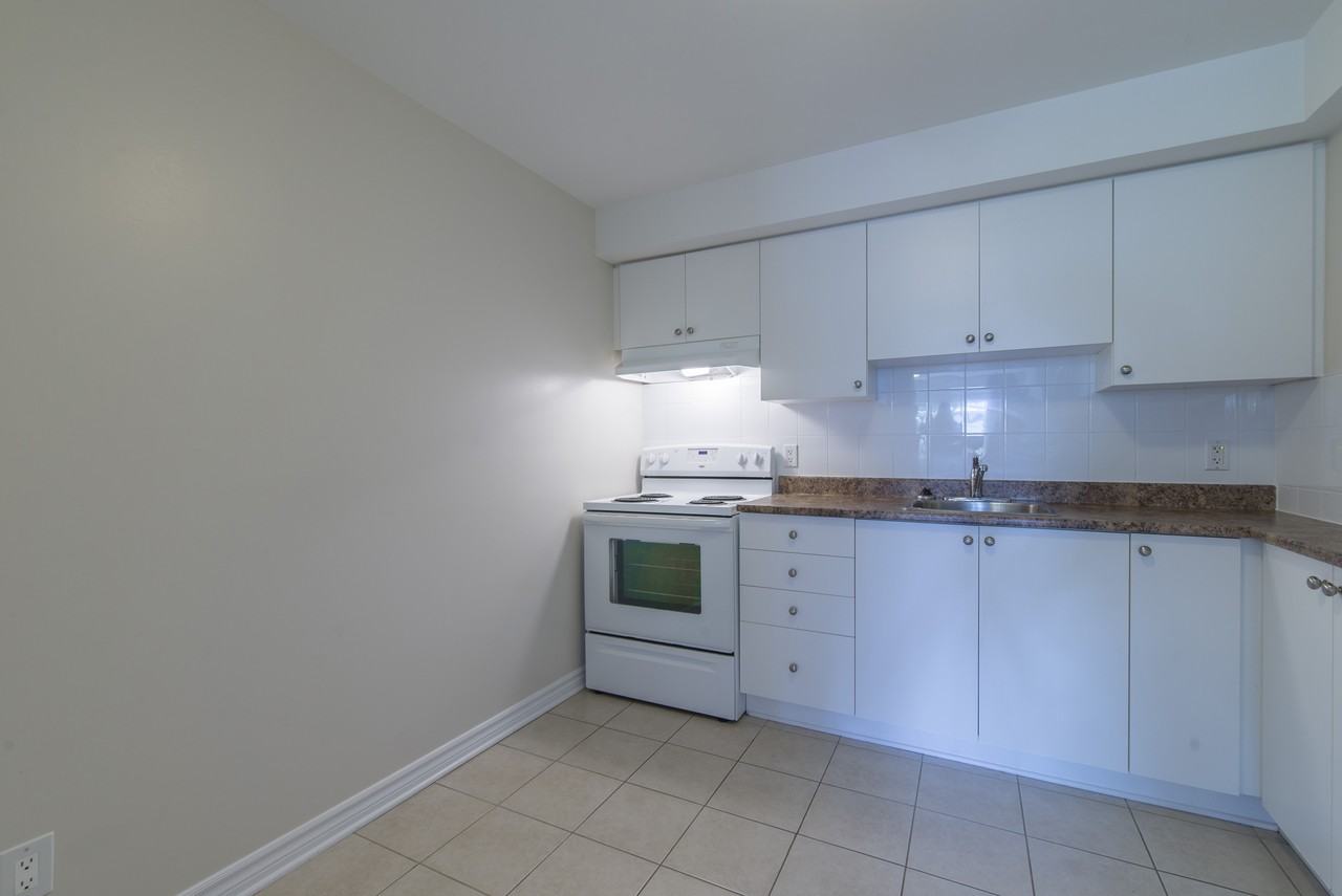 1662 Russell Rd - Photo 5 of 15